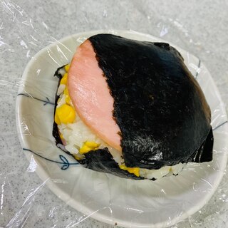 とうもろこしご飯のハムサンドおにぎり